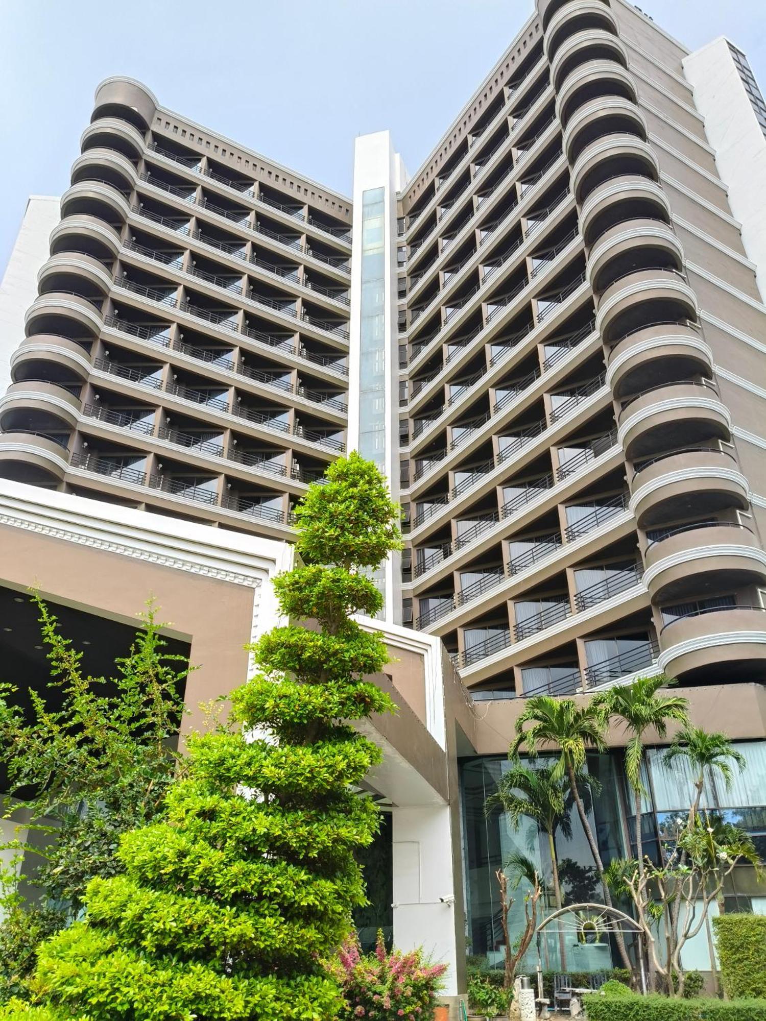 First Pacific Cirrus Hotel Pattaya Eksteriør billede