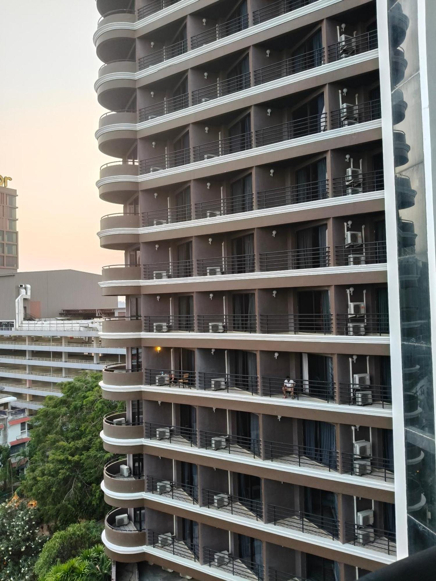First Pacific Cirrus Hotel Pattaya Eksteriør billede