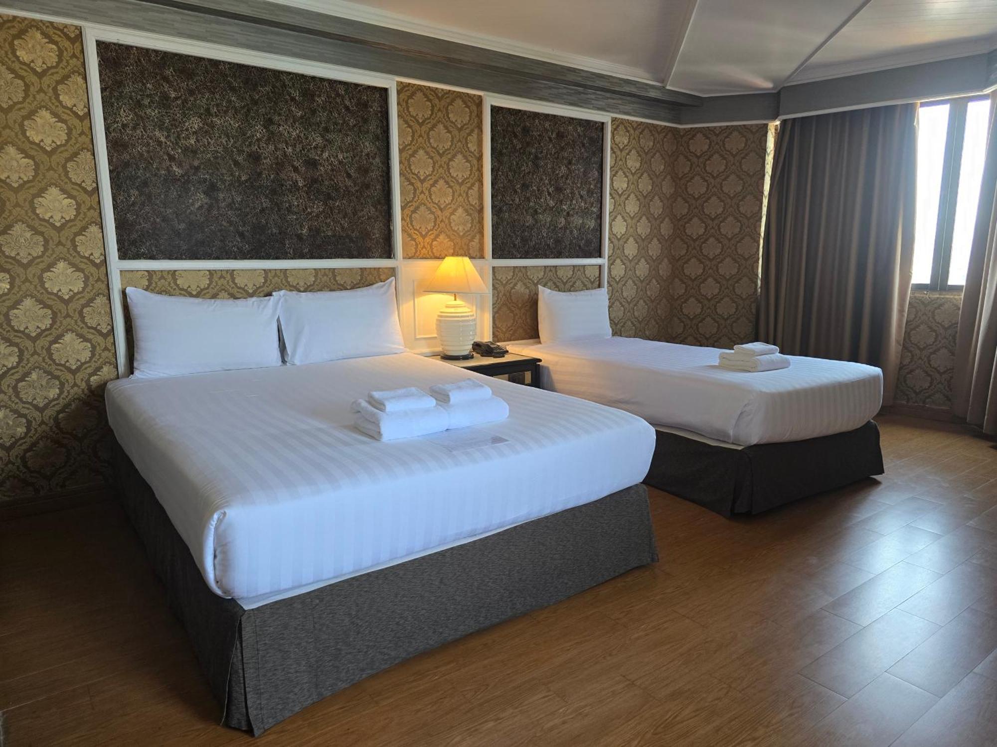 First Pacific Cirrus Hotel Pattaya Eksteriør billede