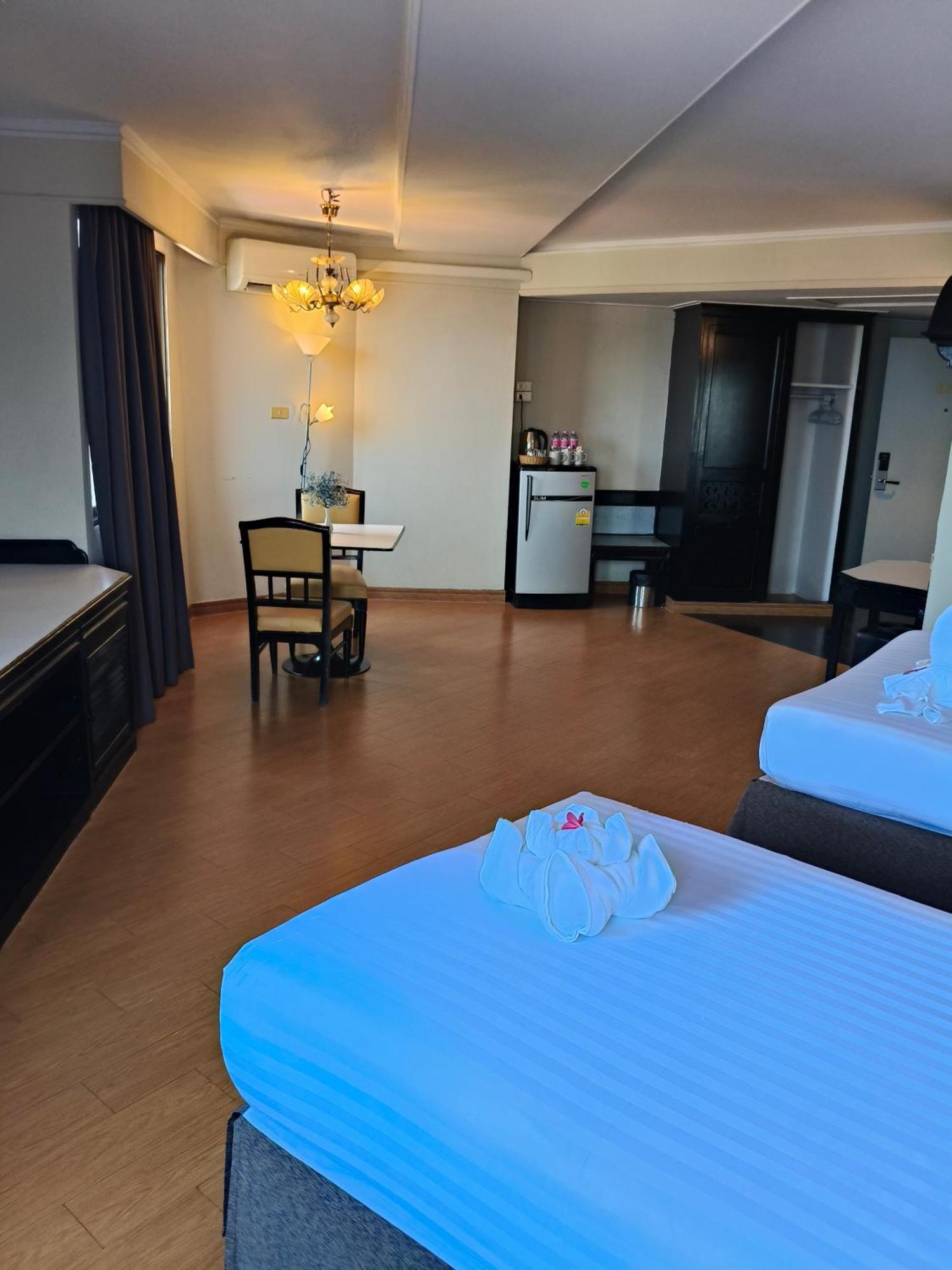 First Pacific Cirrus Hotel Pattaya Værelse billede