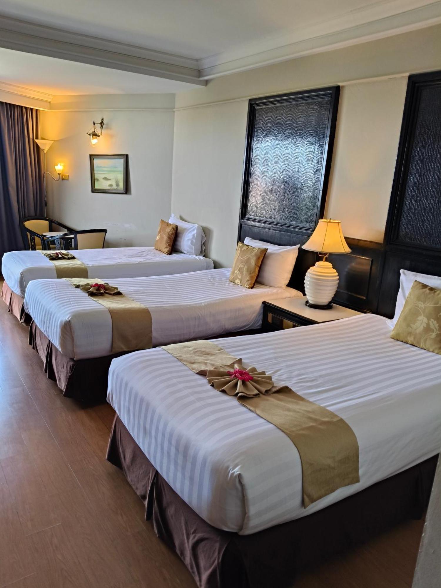 First Pacific Cirrus Hotel Pattaya Eksteriør billede