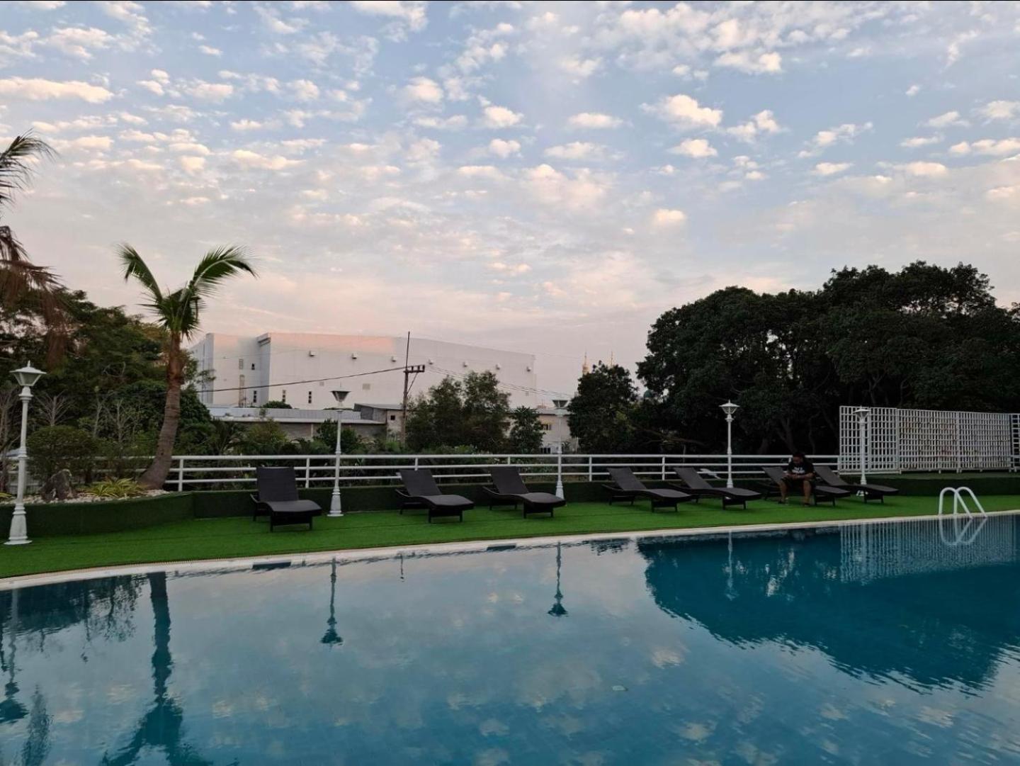 First Pacific Cirrus Hotel Pattaya Eksteriør billede