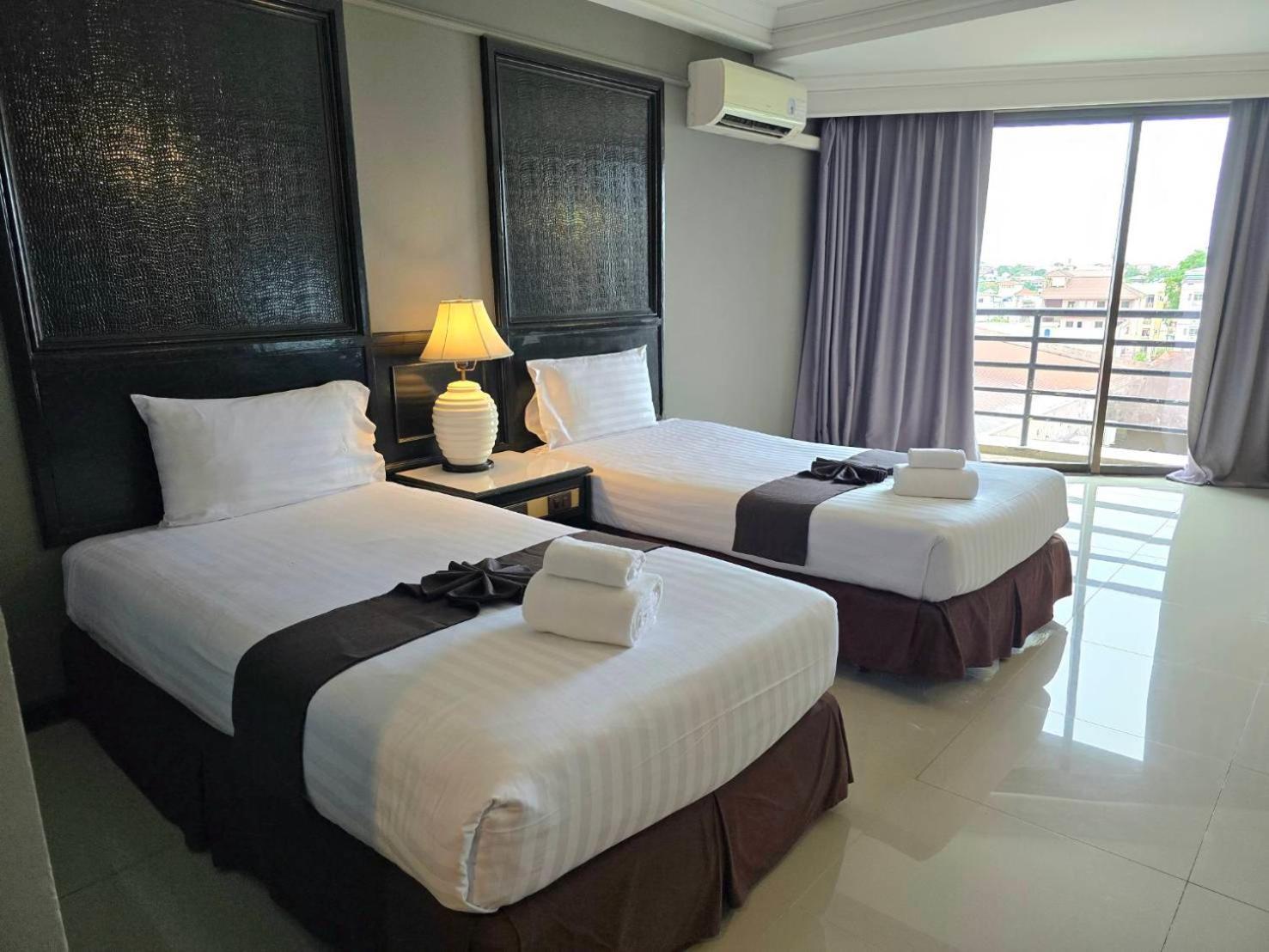 First Pacific Cirrus Hotel Pattaya Eksteriør billede