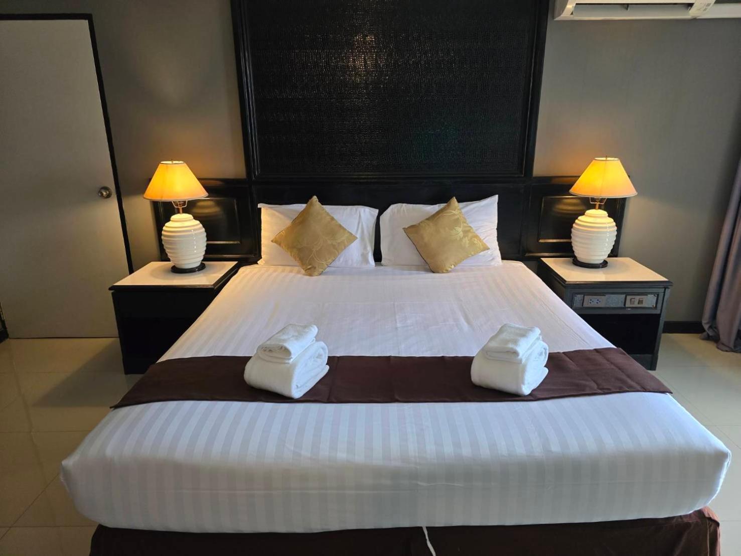First Pacific Cirrus Hotel Pattaya Eksteriør billede