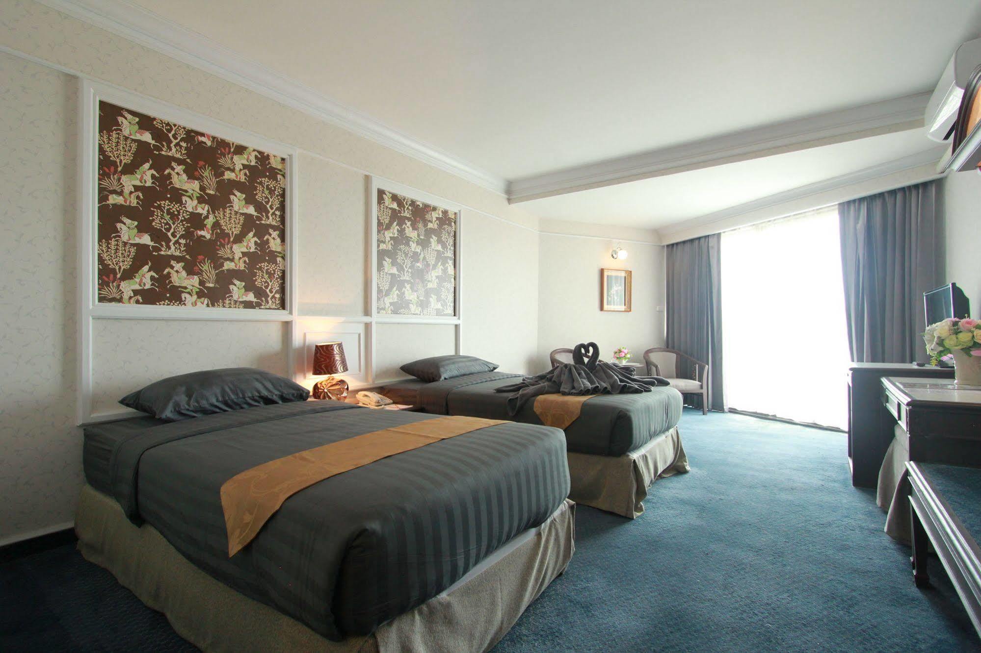 First Pacific Cirrus Hotel Pattaya Eksteriør billede