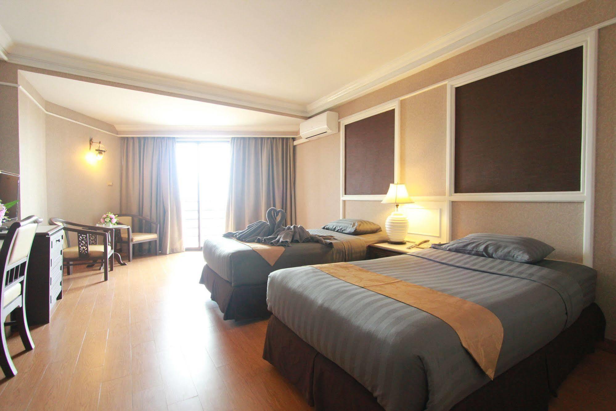 First Pacific Cirrus Hotel Pattaya Eksteriør billede
